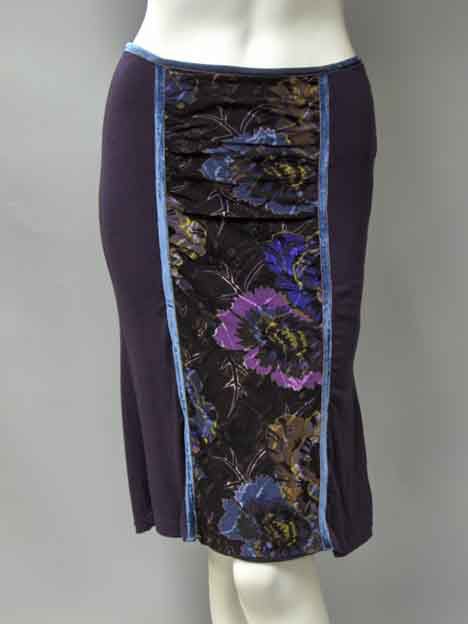 Etro paisley stretch twill jeans and an Etro ski: Etro paisley stretch twill jeans and an Etro skirt The pants in an Autumn-hued paisley pattern, boot-cut, size 40; the skirt in purple stretch jersey with a printed floral tulle panel at front, fully