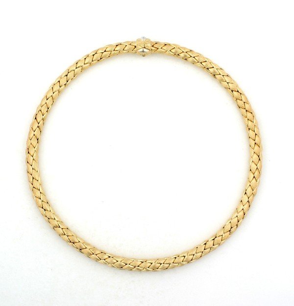 A Lady's 18 Karat Yellow Gold Flexible Necklace, C: A Lady's 18 Karat Yellow Gold Flexible Necklace, Chimento, containing one small round brilliant cut diamond on the clasp, stamp: * 408.VI 750, MOD.DEP, sun hallmark, CHIMENTO.40.40 dwts.