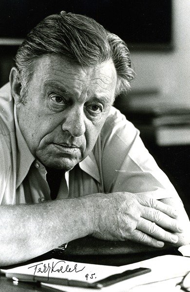 Teddy Kollek - Portrait Photo by Aliza Auerbach: Portrait photo of Teddy Kollek, by photographer Aliza Auerbach (B. 1940). Autographed by Teddy Kollek and dated, 1995. Signed by Auerbach (on the reverse). 24X30.5 cm. Good condition. Creases to corne