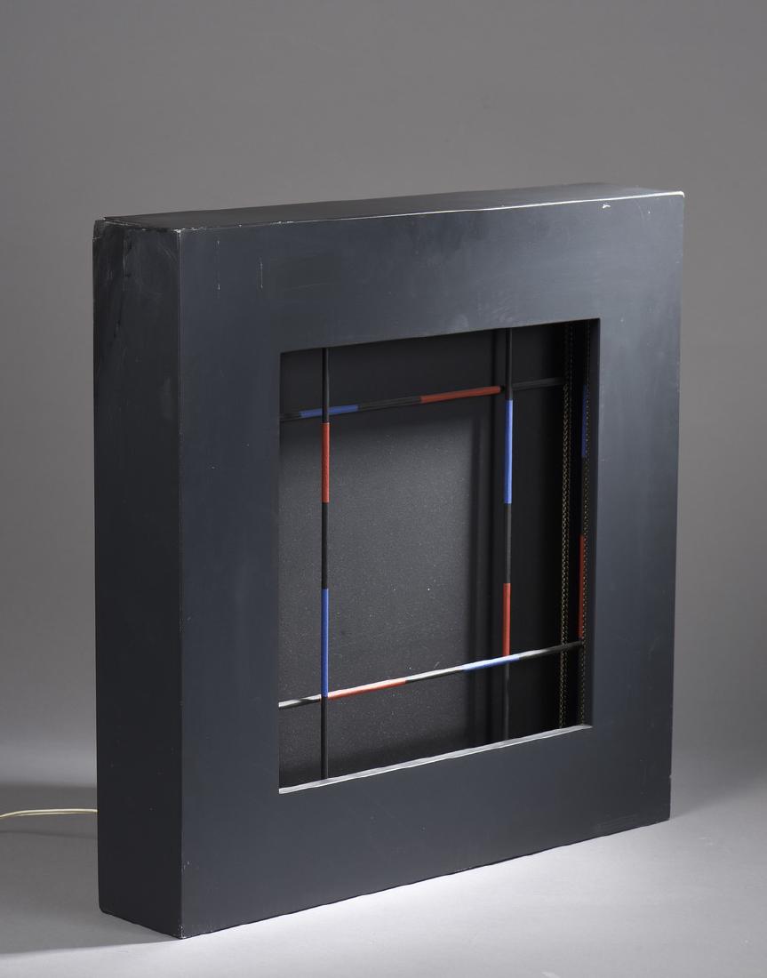 Dario PEREZ FLORES (Né en 1936) Mobile vertical, 1973: Dario PEREZ FLORES (Né en 1936) Mobile vertical, 1973 Sculpture mobile en bois peint. Caisson en bois et baguettes de bois peint, système électrique. Signé, daté et titré au dos. Œuvre unique H