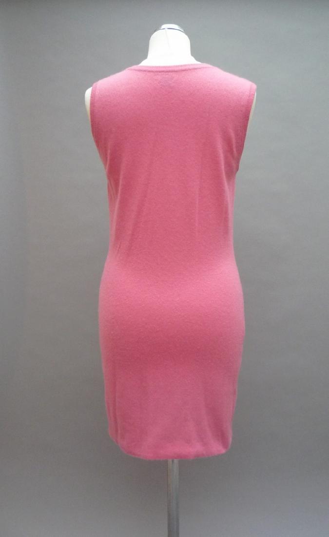 CHANEL: CHANEL ROBE en cachemire rose .Signé .(T36)Très bon état.