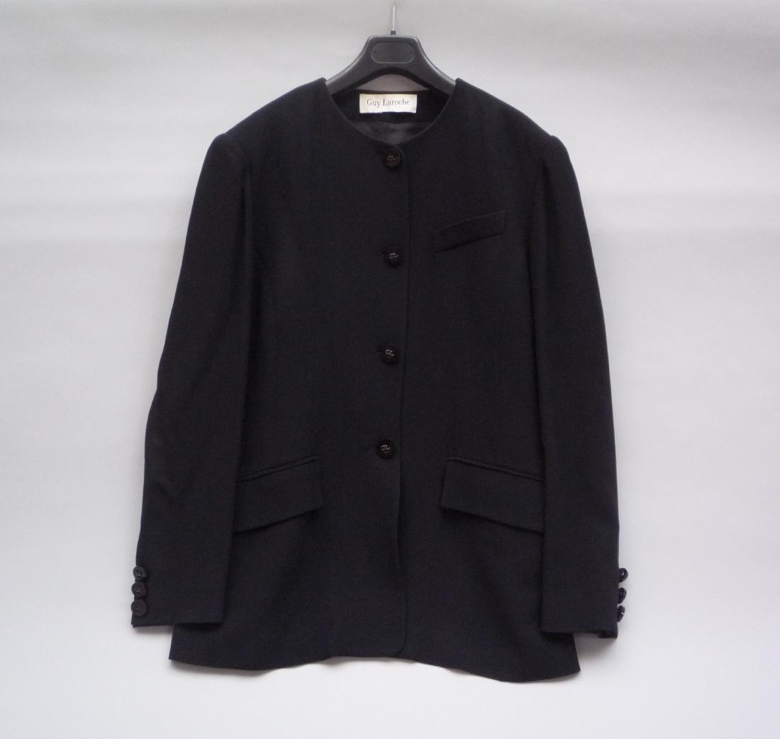 GUY LAROCHE - PARIS VESTE en laine noir. T.44-46.: GUY LAROCHE - PARIS VESTE en laine noir. T.44-46. Excellent état.