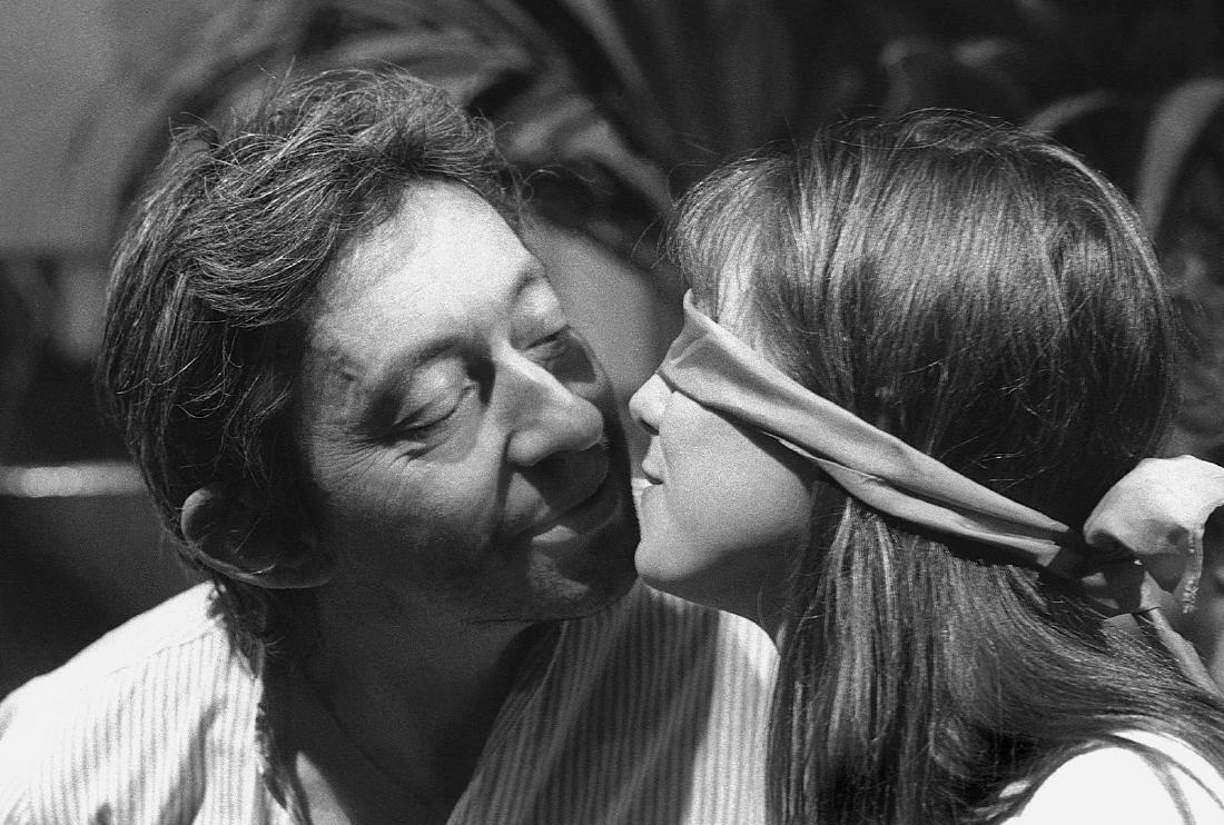 Bernard BARDINET (Né en 1945) Serge Gainsbourg & Jane: Bernard BARDINET (Né en 1945) Serge Gainsbourg & Jane Birkin ,Paris,1975 Tirage argentique , signé et numéroté 3/20 40 x 60 cm