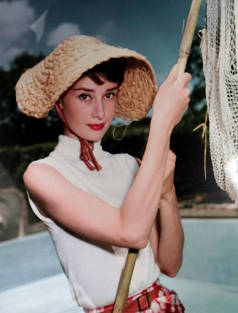 BERNARD OF HOLLYWOOD , Bruno BERNARD dit (1911-1987): BERNARD OF HOLLYWOOD , Bruno BERNARD dit (1911-1987) Audrey Hepburn Tirage argentique contrecollé sur aluminium, signé et numéroté 19/90 45 x 36 cm