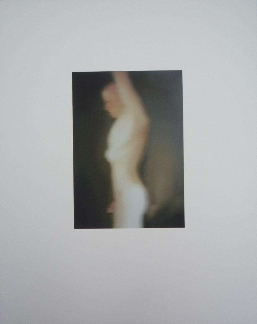 Thomas RUFF (Né en 1958) Nude Epreuve pigmentaire: Thomas RUFF (Né en 1958) Nude Epreuve pigmentaire Signée et numérotée au crayon au verso Édition de 50 exemplaires, le nôtre n°33/50 Feuille : 75 x 60 cm Image : 36 x 25 cm "Nudes", p