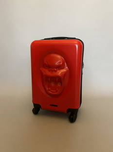 Richard ORLINSKI (N&#233; en 1966): Kong suitcase (Red Edition)Valise cabine en plastique thermoform&#233;e. Sign&#233; sur une plaque m&#233;tallique sur le dessus. H : 54 ; L : 34 ; P : 27 cm (&#233;tat neuf, dans sa boite d'origine)