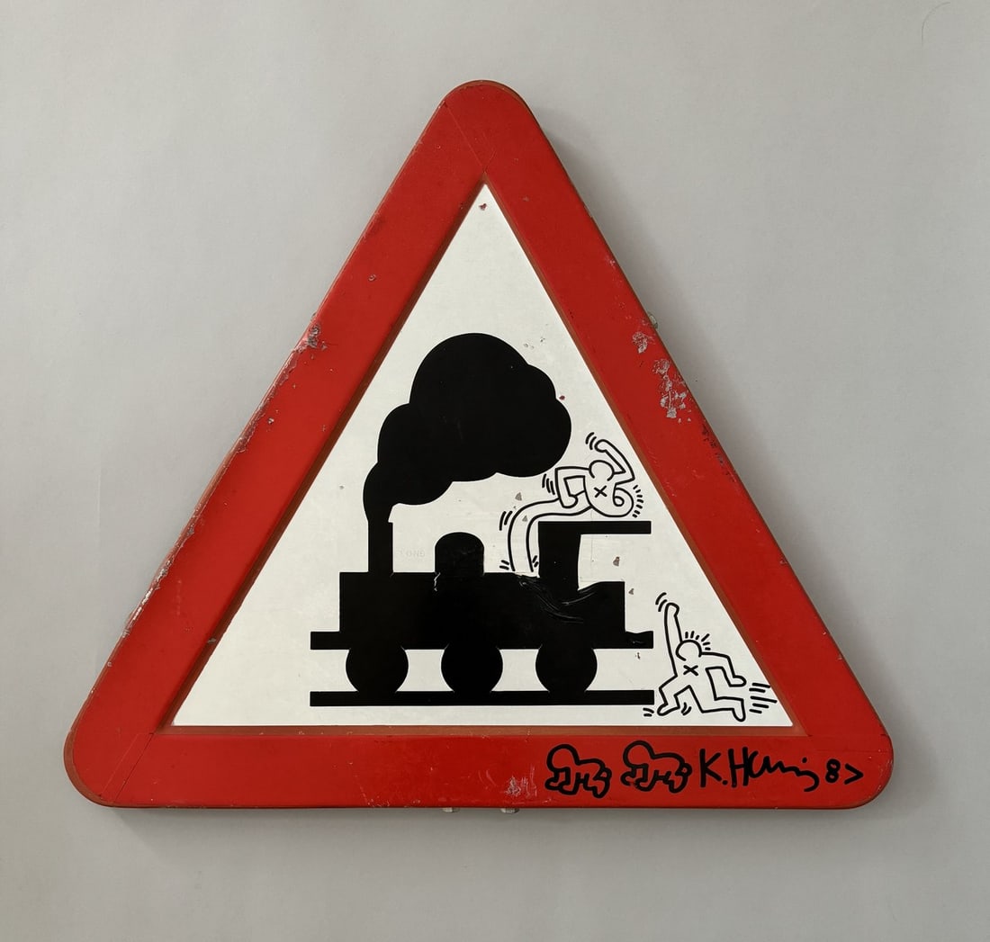 Keith HARING (1958-1990), Attribué à. Babies, 1987: Keith HARING (1958-1990), Attribué à. Babies, 1987 Encre marqueur sur panneau de signalisation en métal. Signé et daté en bas. 58 x 54 cm Provenance : Collection privée,