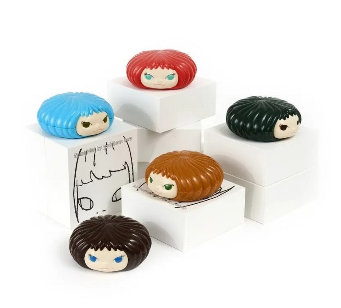 YOSHITOMO NARA (NE EN 1959) Gummi Girl Candy year, 2006. Ensemble de cinq bonbonnières en (1 of 2)