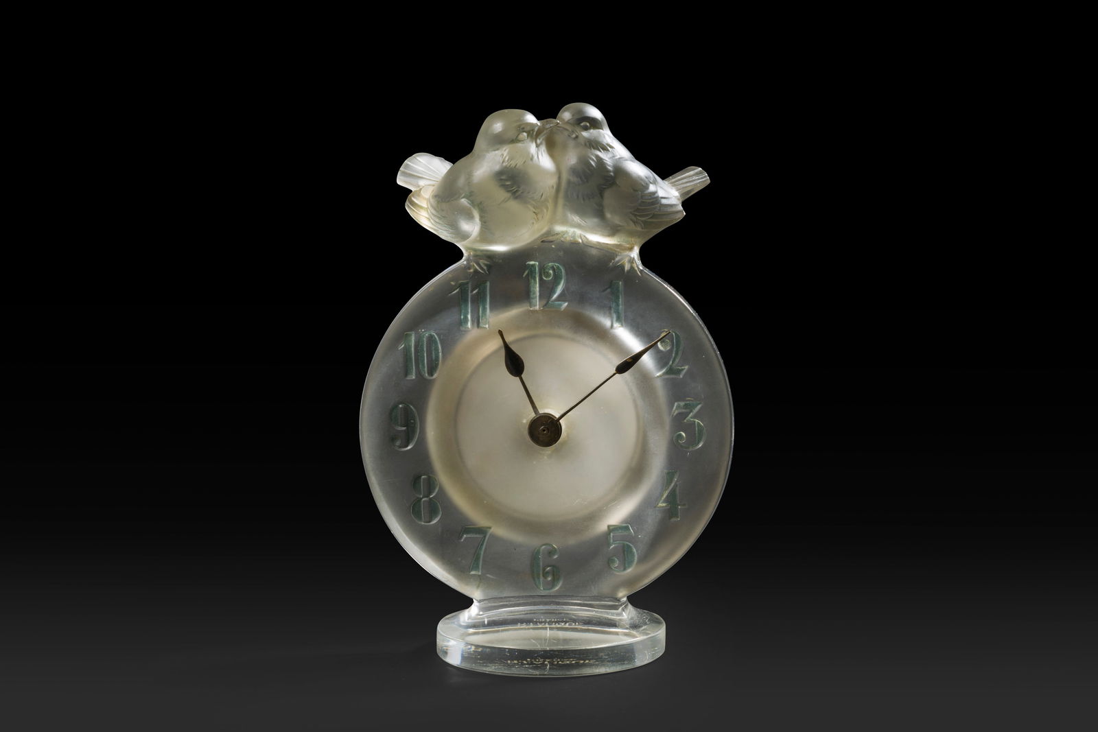 RENE LALIQUE (FRANÇAIS, 1860-1945) Pendulette « ANTOINETTE » .1931. (1 of 1)