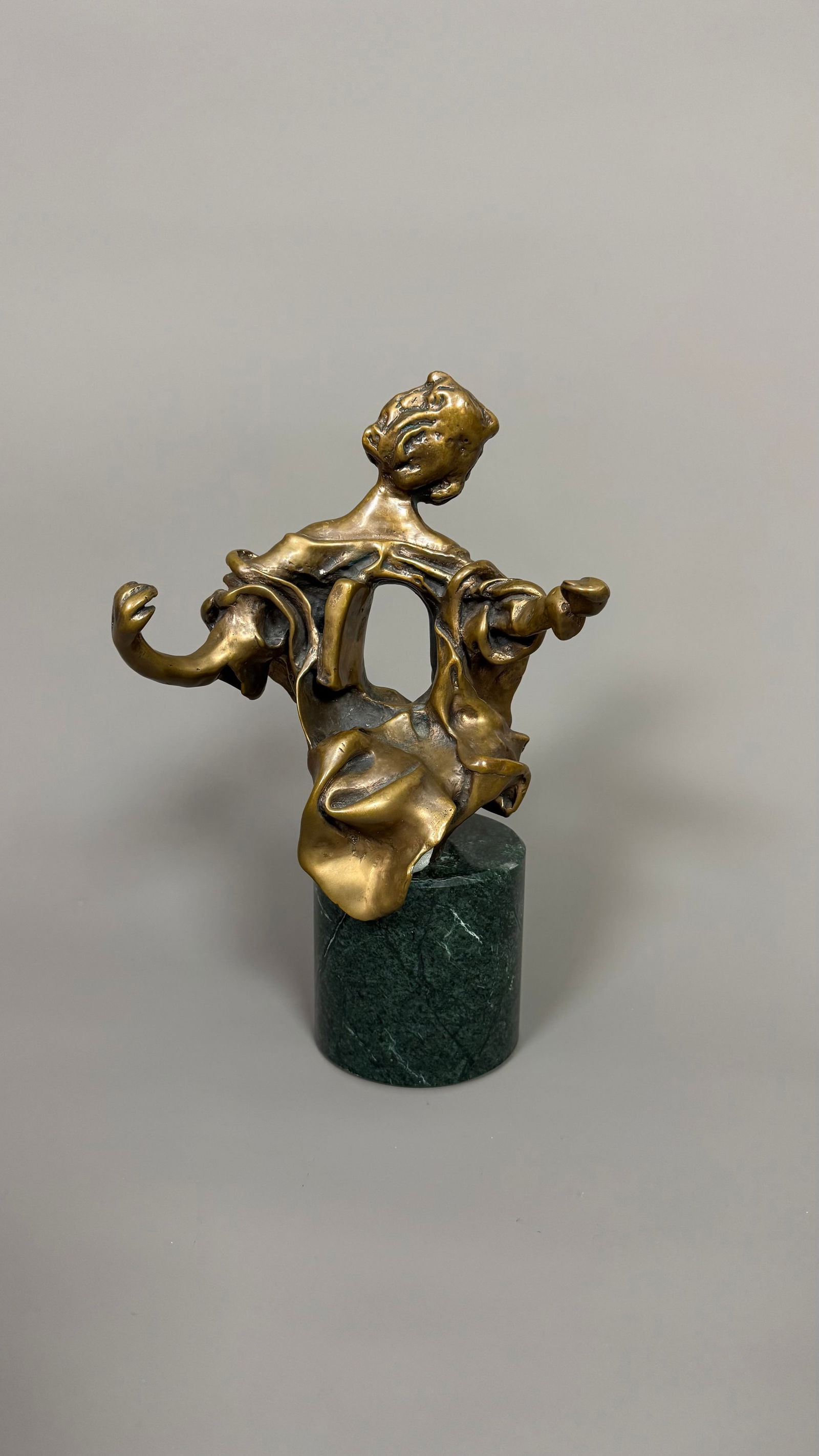 Salvador DALI (1904-1989) « Madonne de Port Lligat ». (1 of 4)