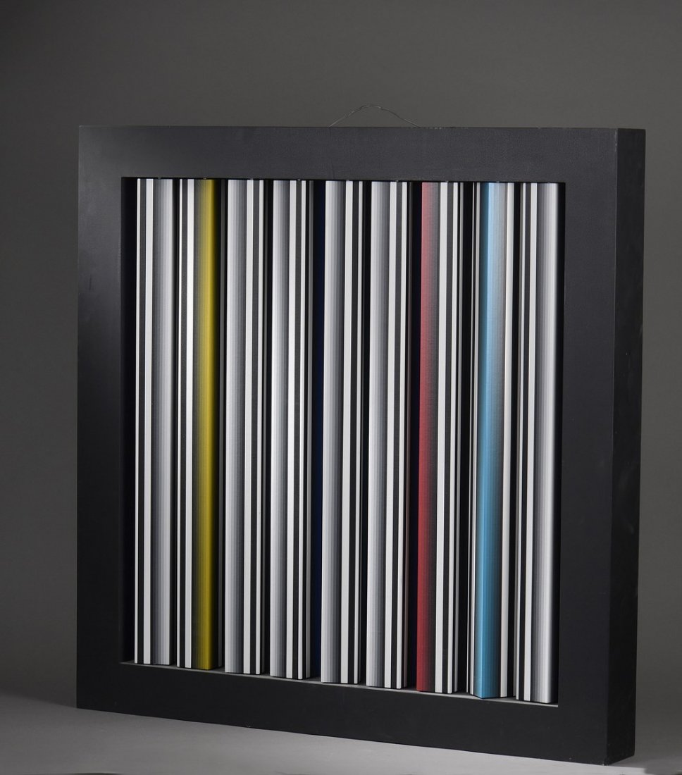 Dario PEREZ-FLORES (né en 1936) Mobile, 2007 Rouleaux: Dario PEREZ-FLORES (né en 1936) Mobile, 2007 Rouleaux cinétiques peints et système électrique, sculpture signée et datée au dos 89,5x 89,5 x 10 cm Provenance : Collection particulière, Paris