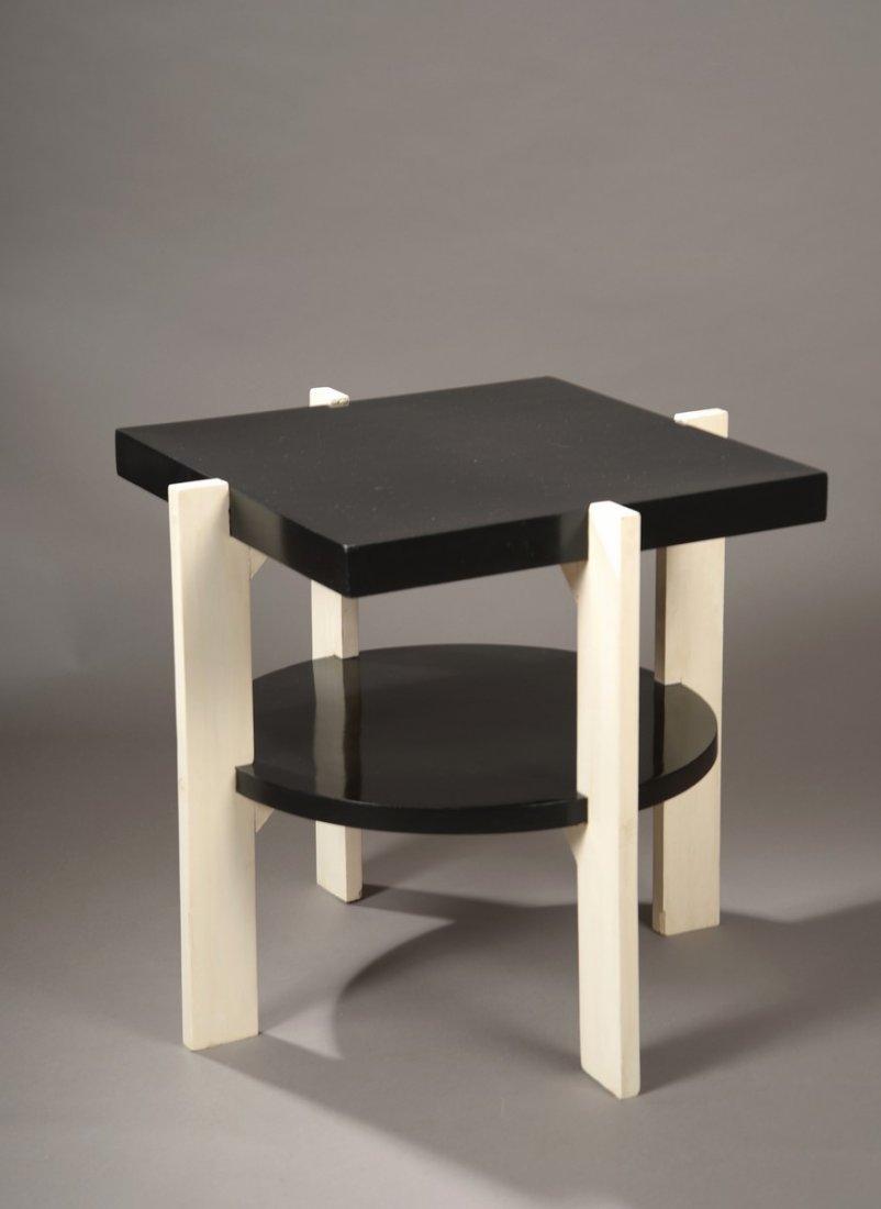 HUIB HOSTE & Victor SERVRANCKX (1897-1965), Attribué à: HUIB HOSTE & Victor SERVRANCKX (1897-1965), Attribué à Table d’appoint constructiviste, circa 1924 Table en bois laquée noir et blanc 55 x 60 x 60 cm Provenance: La Maison Noire, Knokke, Belgique