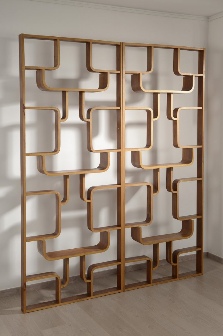 Jindrich HALABALA (1903-1978)Drevopodnik Holesav :: Jindrich HALABALA (1903-1978)Drevopodnik Holesav : Claustra design vers 1960 .Deux cloisons formant tagres en lamelles de bois thermoformes plaqus bouleau.Haut.: 227 cm - Long.: 90 cm chaque (180 cm l