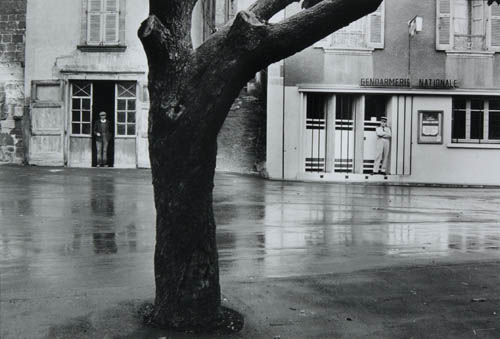 CARTIER-BRESSON, HENRI (1908-2004) "Main Stree
