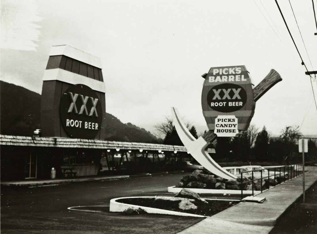 (SIGNAGE) A collection of approximately 175 photographs: (SIGNAGE) A collection of approximately 175 photographs depicting advert signs mostly made by Wagner Sign Service, Inc. for businesses across America. Additional VideoAdditional ImagesIncluding approx
