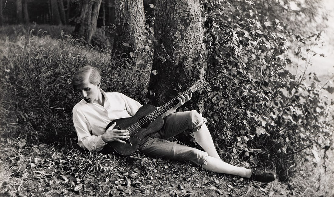 CECIL BEATON (1904-1980) Rex Whistler, Ashcombe, Wiltshire.: CECIL BEATON (1904-1980) Rex Whistler, Ashcombe, Wiltshire. Silver print, the image measuring 146x238 mm; 5¾x9 inches, with Beaton's "Cecil Beaton Photograph" credit stamp, the Beaton Studio / So