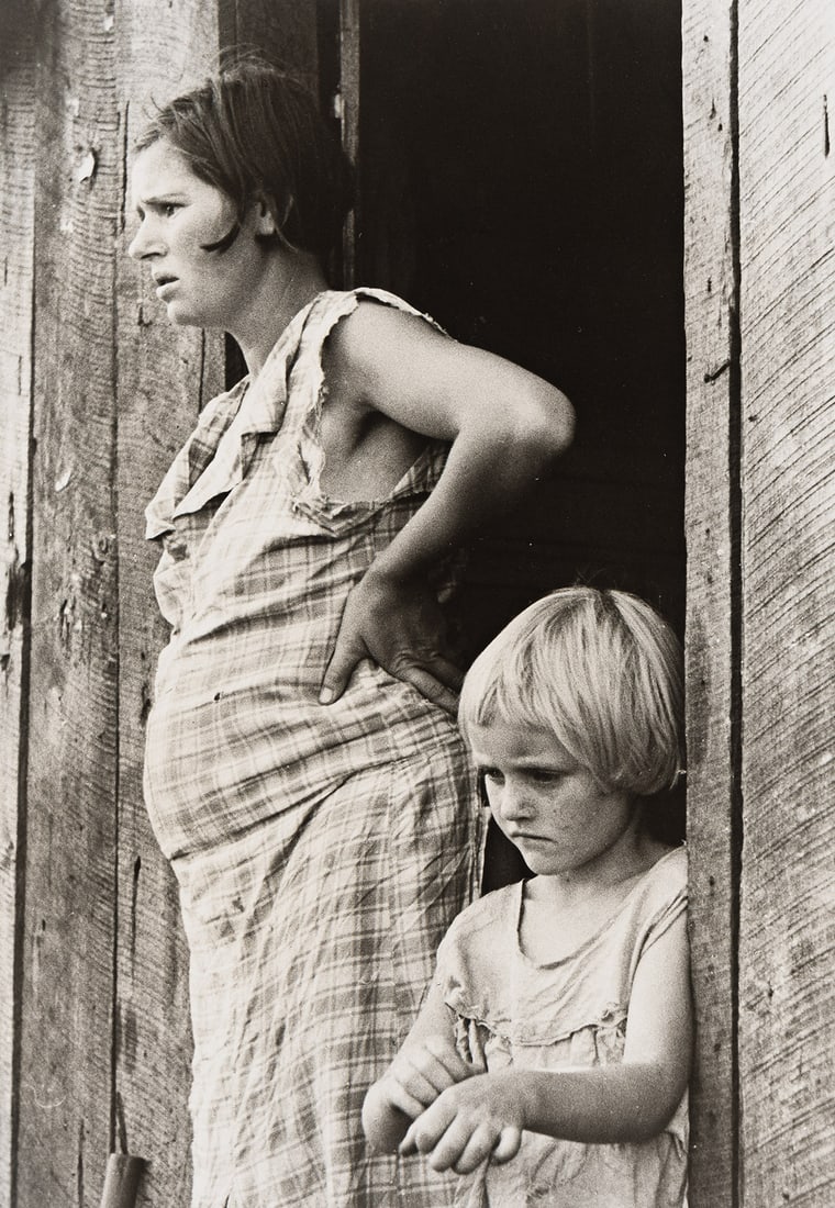 (FARM SECURITY ADMINISTRATION) A portfolio of F.S.A. photographs, inc. images by Dorothea Lange: (FARM SECURITY ADMINISTRATION) A portfolio of F.S.A. photographs, including images by Dorothea Lange, Walker Evans, Arthur Rothstein, and Ben Shahn. 1935-36; printed circa 1975 under the supervision o