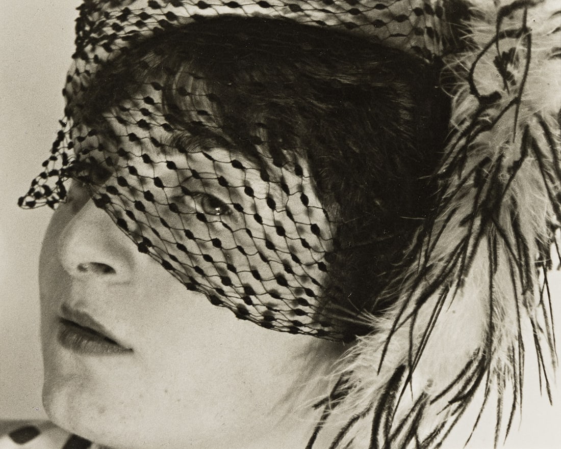 GRETE STERN & ELLEN AUERBACH (1904-99 & 1906-2004) Ringl + Pit Fotografie Portfolio. 1929-33;: GRETE STERN & ELLEN AUERBACH (1904-99 & 1906-2004) Ringl + Pit Fotografie Portfolio. 1929-33; printed 1985. Complete with 12 photographs. Silver prints, the images measuring 5½x4⅛ to 13U