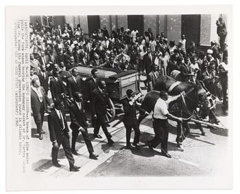 (MARTIN LUTHER KING.) Group of 29 press photos of the King funeral.