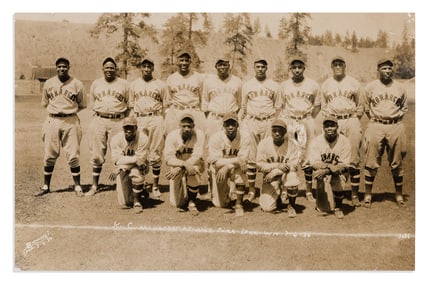 (SPORTS--BASEBALL.) Team photograph of the Kansas City Monarchs, featuring Hall of Famers Bullet