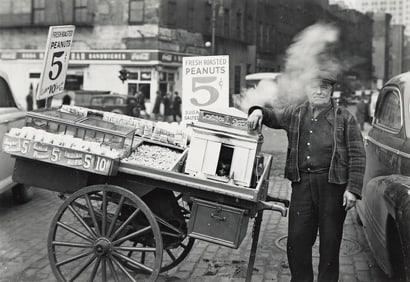 Todd Webb, Lower Manhattan, the Battery (peanut seller), 1945; printed before 1976.
