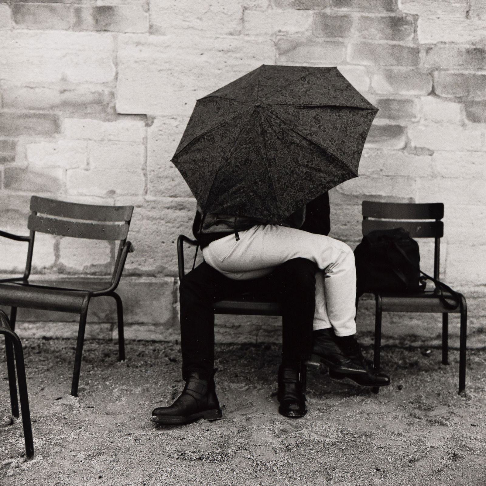 Louis Stettner. Couple Kissing Under Umbrella. 1996. (1 of 1)