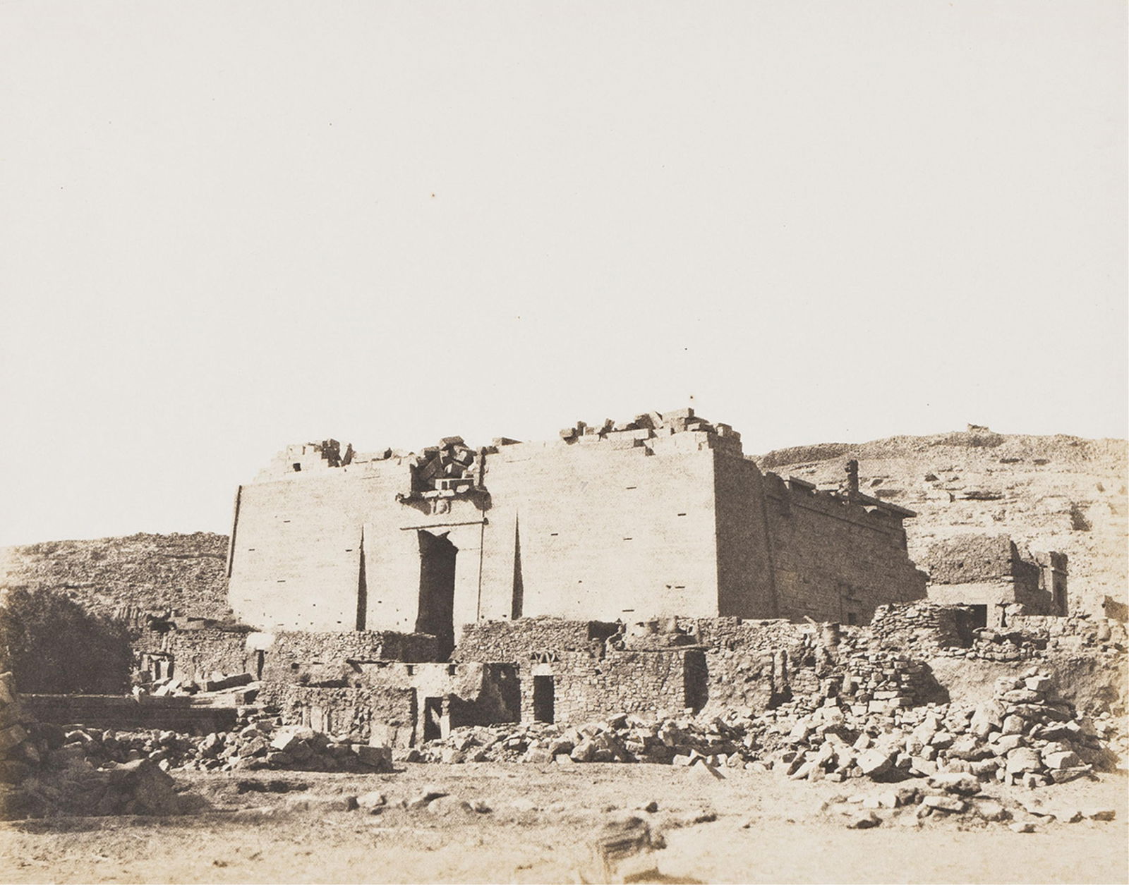 Felix Teynard. Kalabcheh (Talmis), Ruines du temple - Facade et Mur d'Enceinte. 1851-52. (1 of 1)