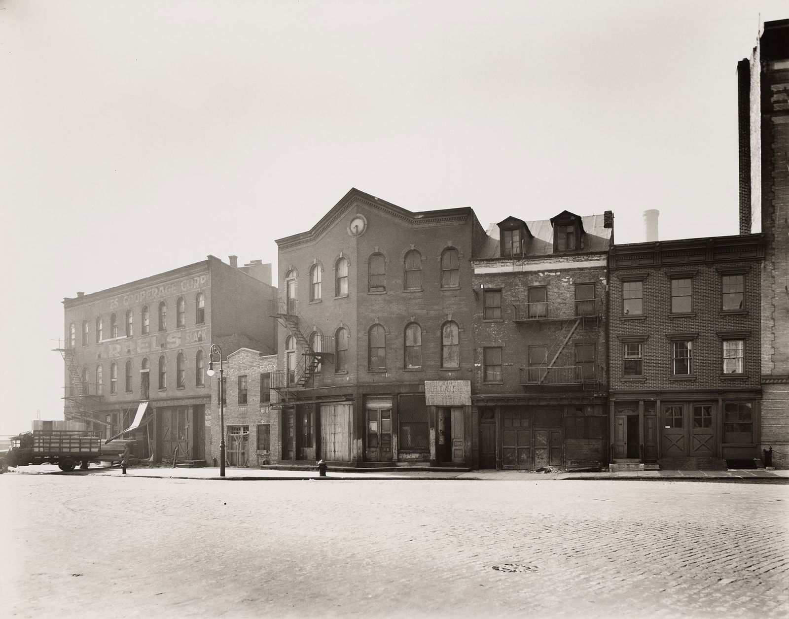Berenice Abbott, Grand Street, 605 to 609, Manhattan, April 1937. (1 of 1)