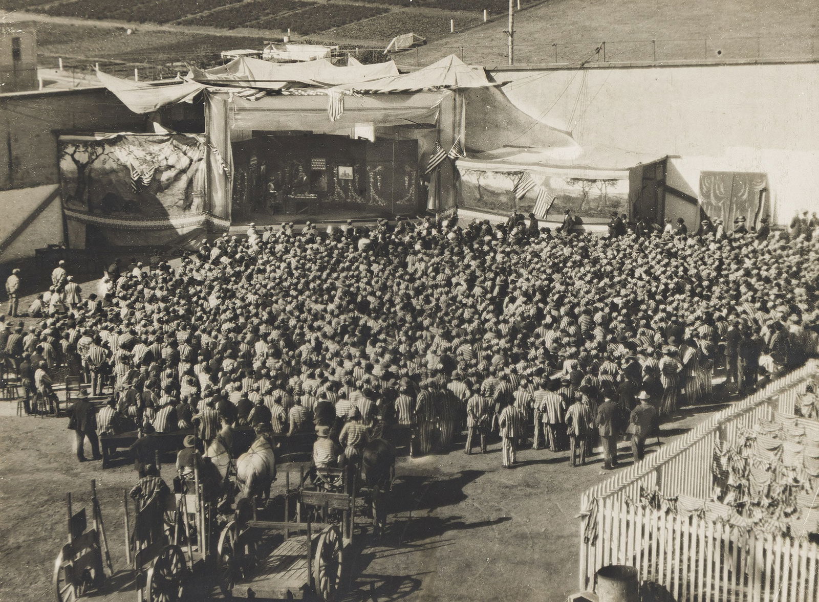 3000 convicts in San Quentin watching "Alias Jimmy Valentine" in the prison yard, a play addressing (1 of 1)