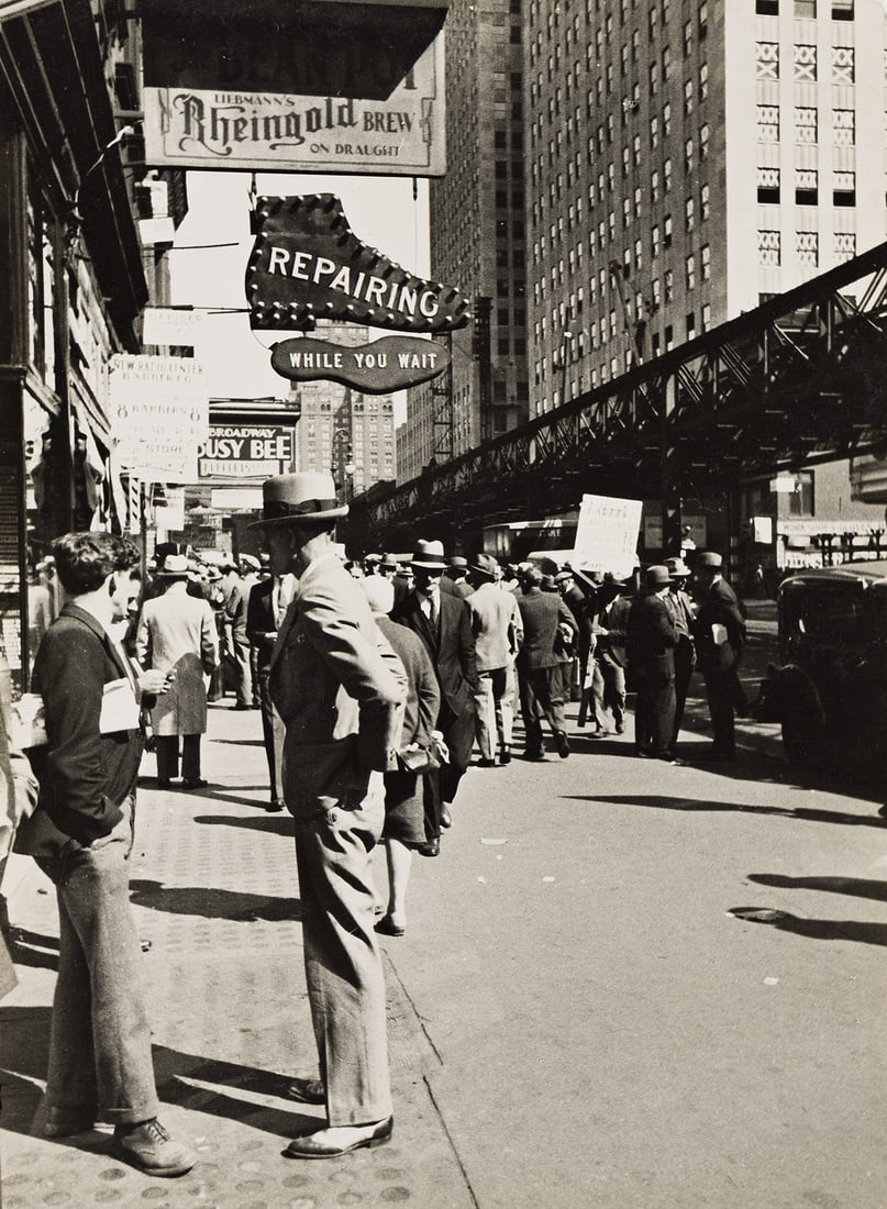 Paul Wolff. Unemployed people in front of the central offices, New York (near Rockefeller Center). (1 of 1)