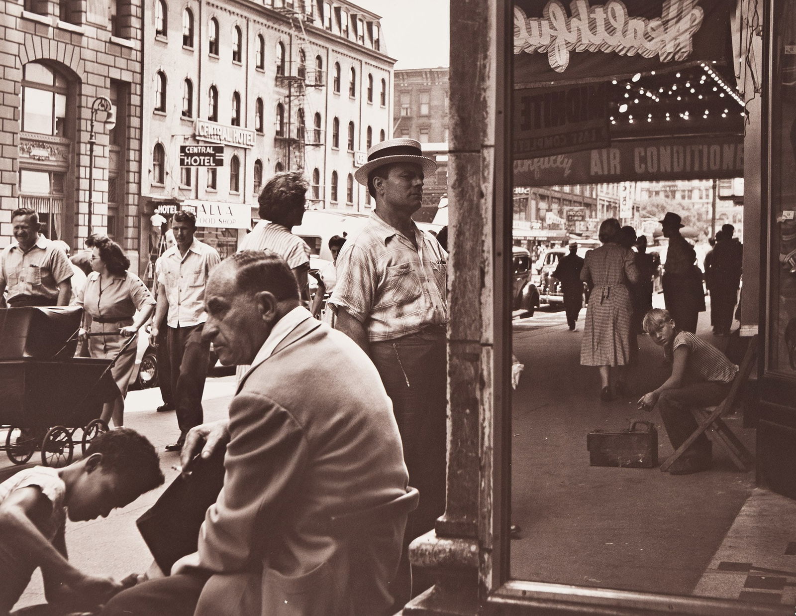 Morris Engel. Shoeshine, 14th Street. 1947. (1 of 1)