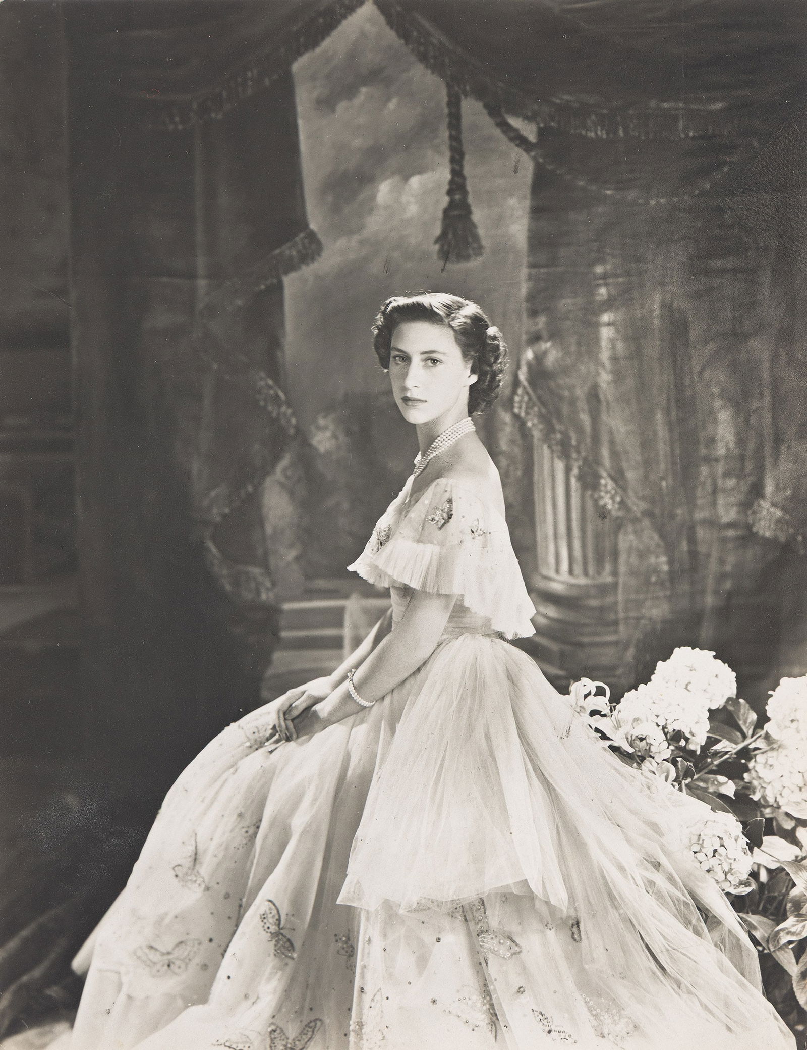 Cecil Beaton.6 photographs of the British royal family, including George VI and Queen Elizabeth, the (1 of 6)