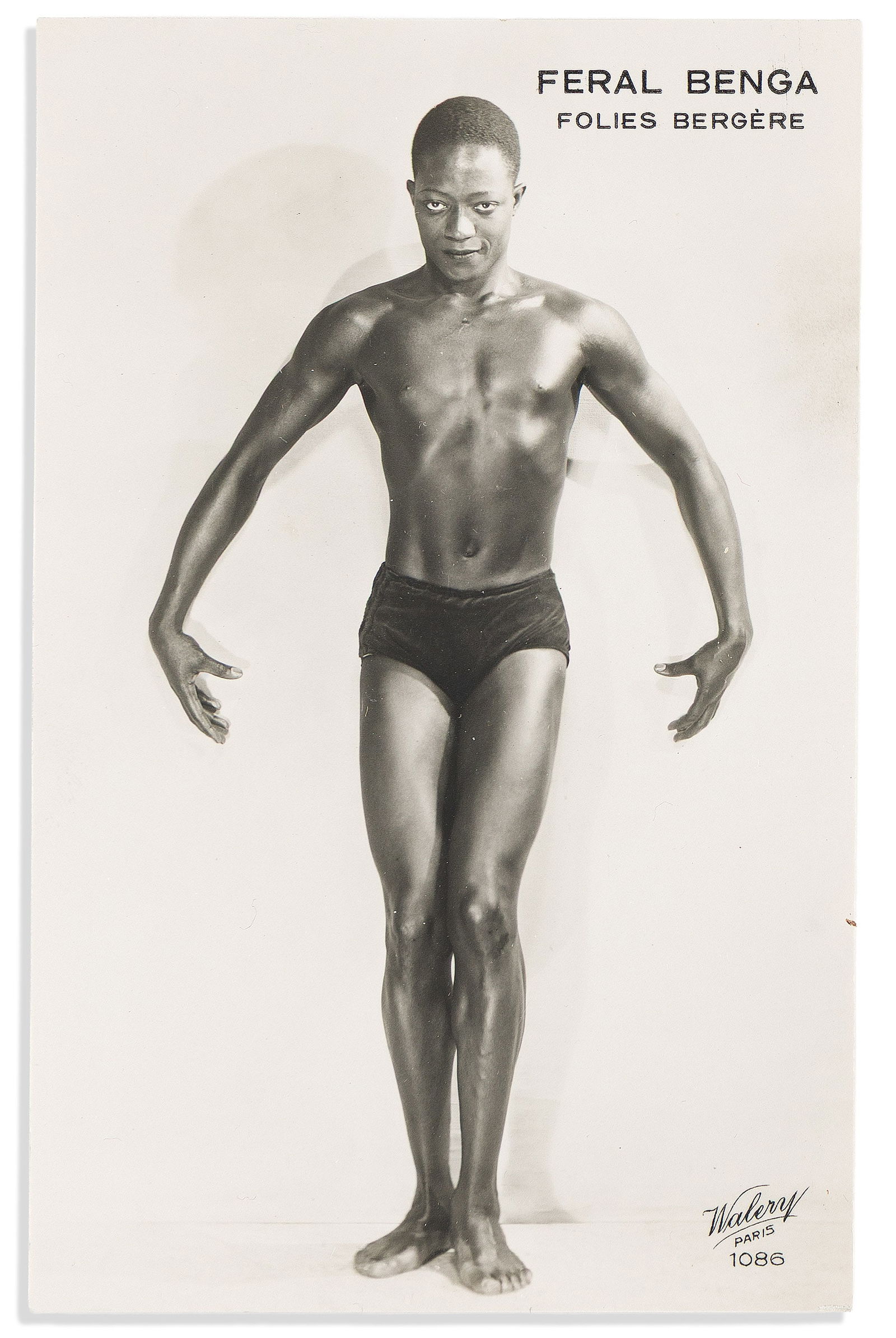 (PHOTOGRAPHY.) Postcard-sized photograph of Harlem Reniassance model Feral Benga. Paris, late 1920s: (PHOTOGRAPHY.)Postcard-sized photograph of the iconic Harlem Renaissance model Feral Benga.Paris, late 1920sSilver print, 5¼ x 3¼ inches; minimal wear.François "Féral" Benga (1906-
