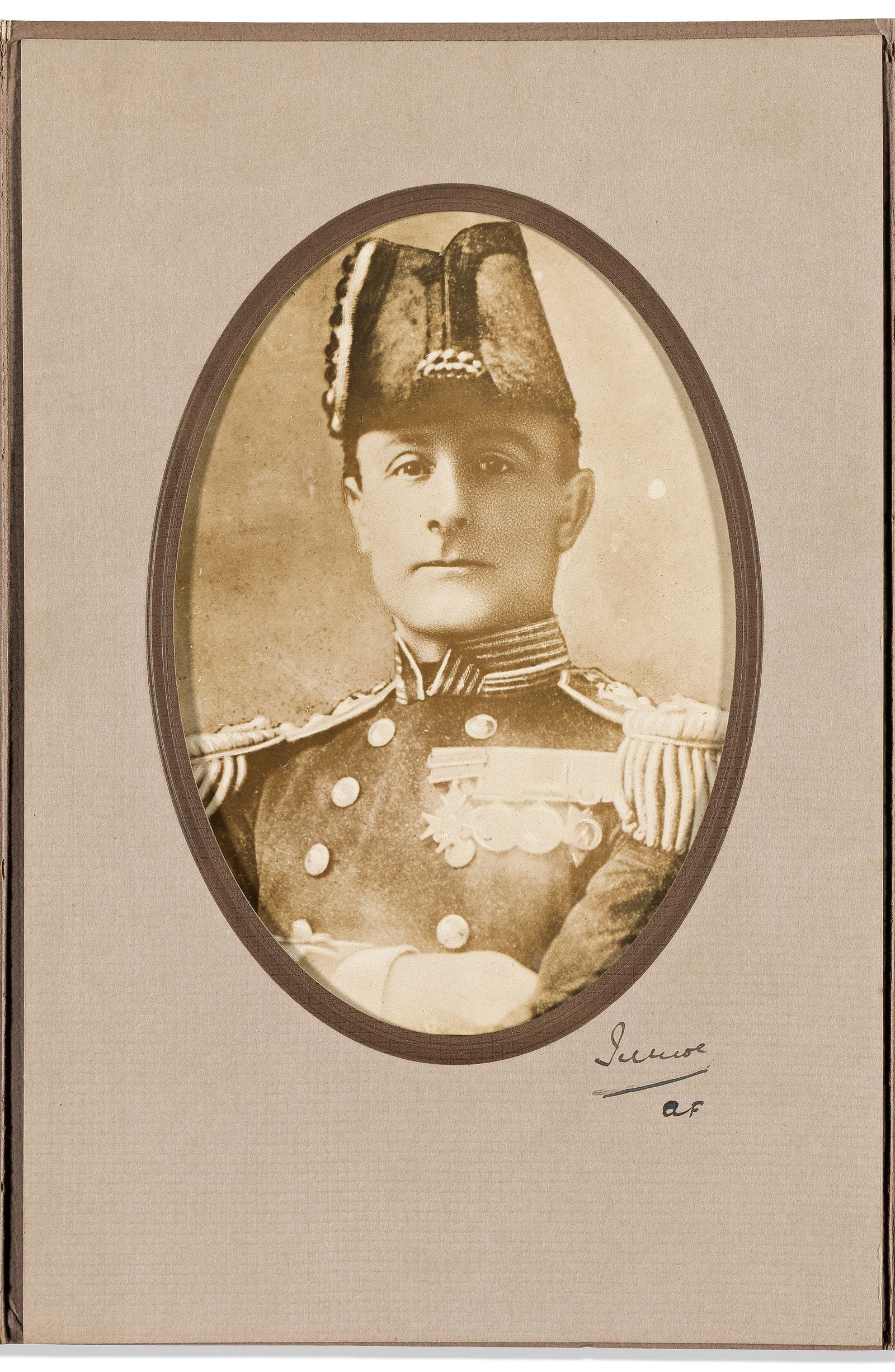 (World Leaders--Britain.) Group of 8 items Signed, or Signed and Inscribed, by 5 Britons.: Group of 8 items Signed, or Signed and Inscribed, by 5 Britons. Most items include original mailing envelope, and related correspondence and ephemera. Format and condition vary. Vp, vd.