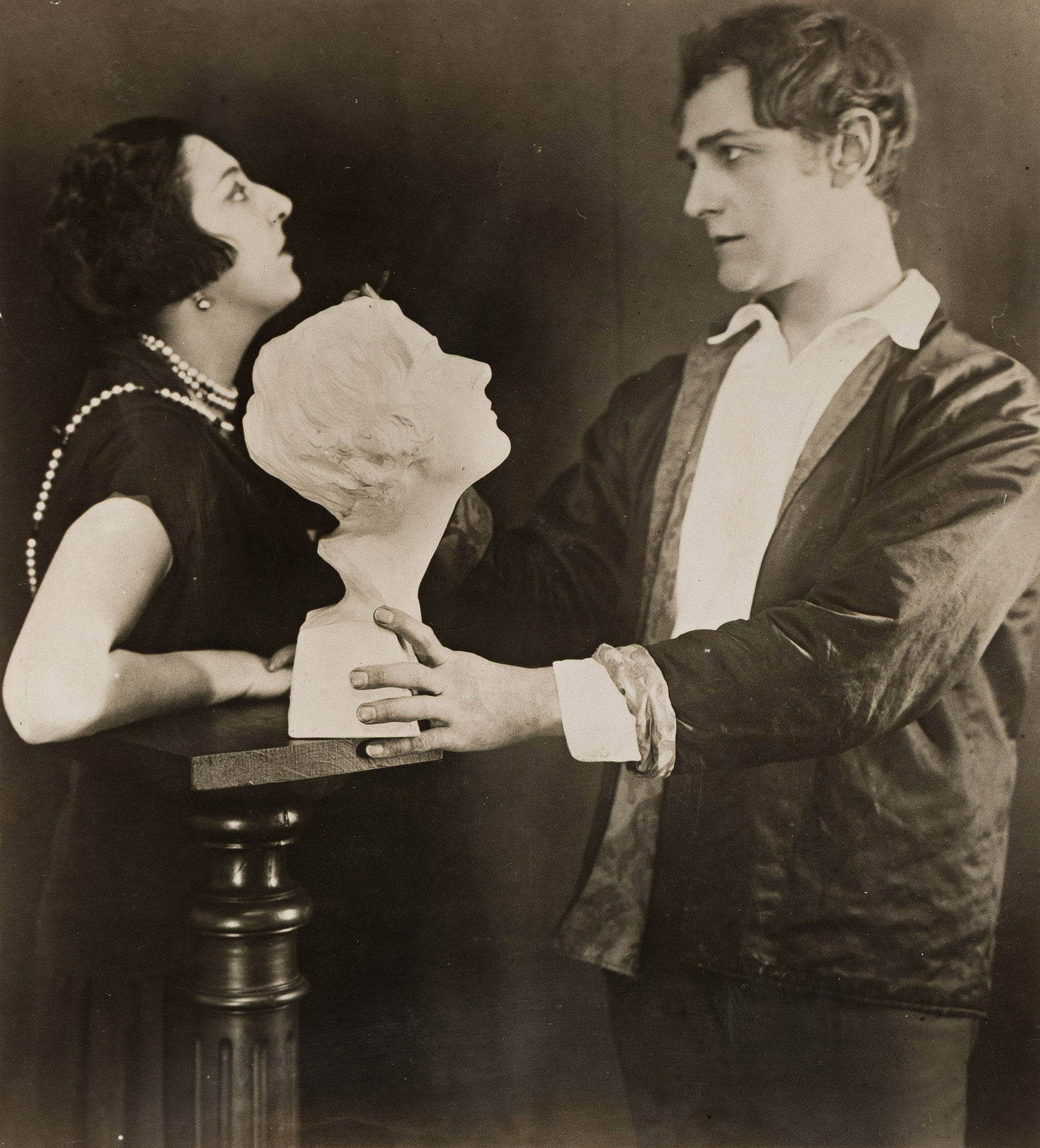 Paul Swan, dancer and sculptor, completes a bust of French actress Fernande Cabanel. 1924. (1 of 1)