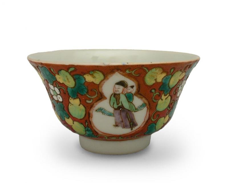 Chinese Bowl, Tongnian zhi mark (1862-1874) porcelain: Chinese Bowl, Tongnian zhi mark (1862-1874) porcelain painted overglaze with enamels; mark on the bottom; height 6 cm, diameter 11 cm