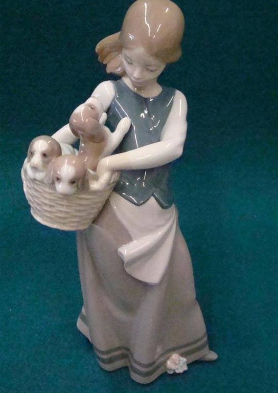 Lladro Figurine "Girl with Puppies" 1311; Depicts