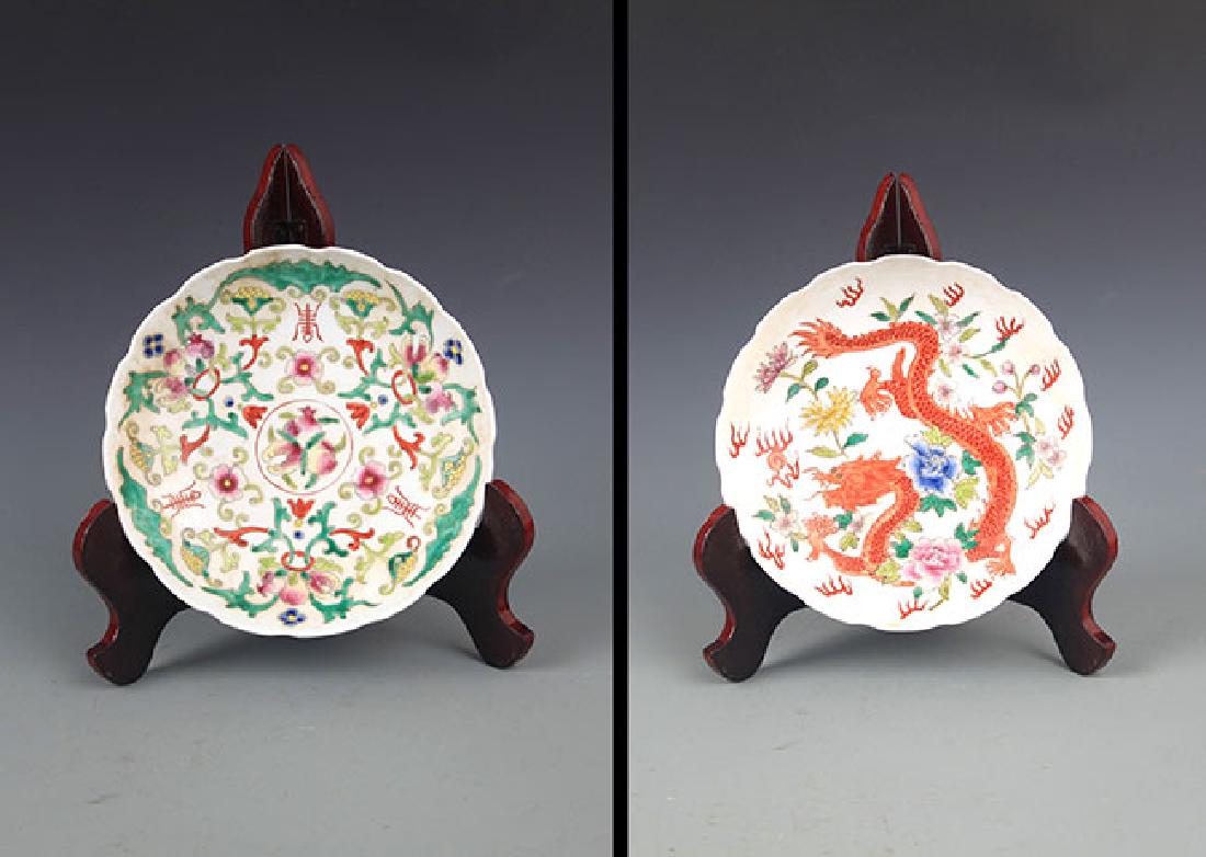 PAIR OF FAMILLE ROSE PORCELAIN PLATE (1 of 11)