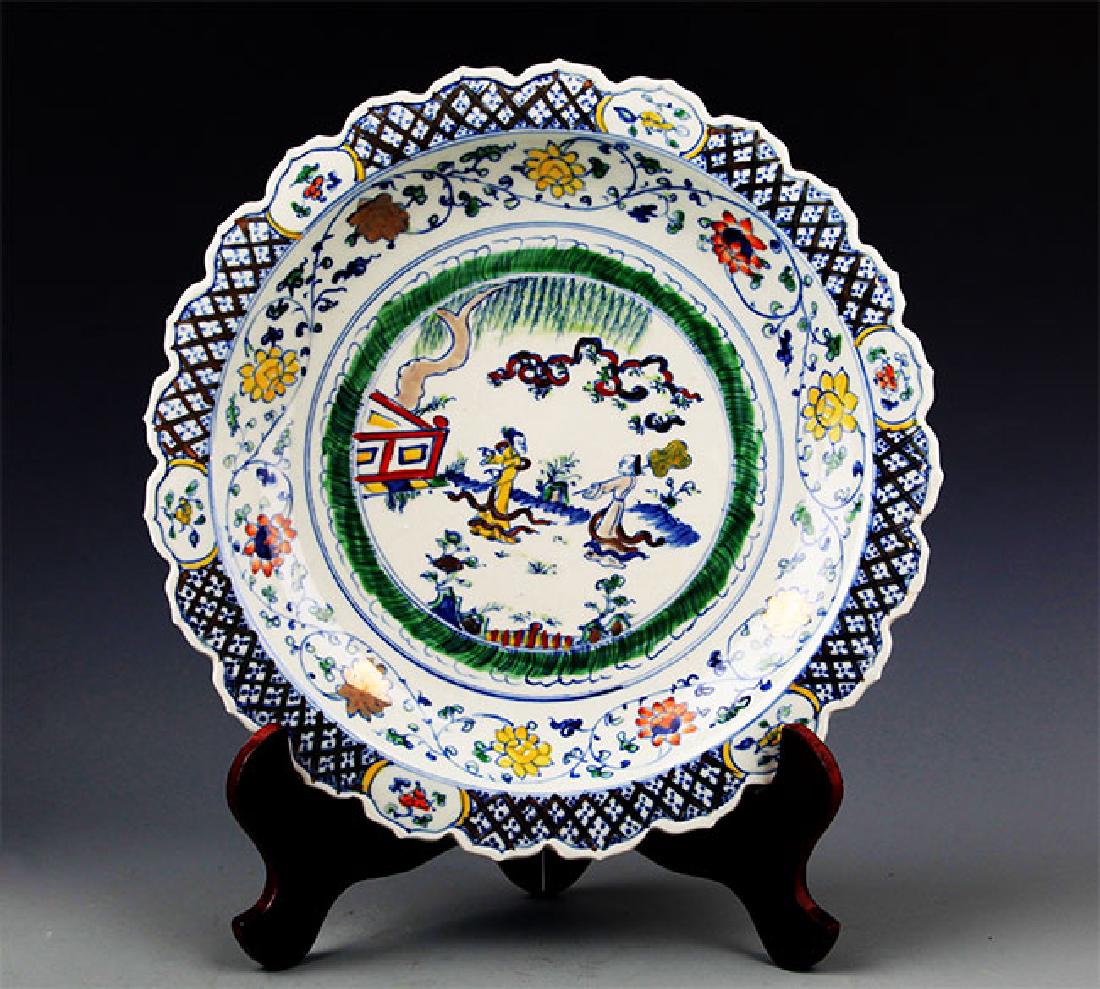 A FINE DOUCAI FINELY PAINTED PORCELAIN PLATE (1 of 8)
