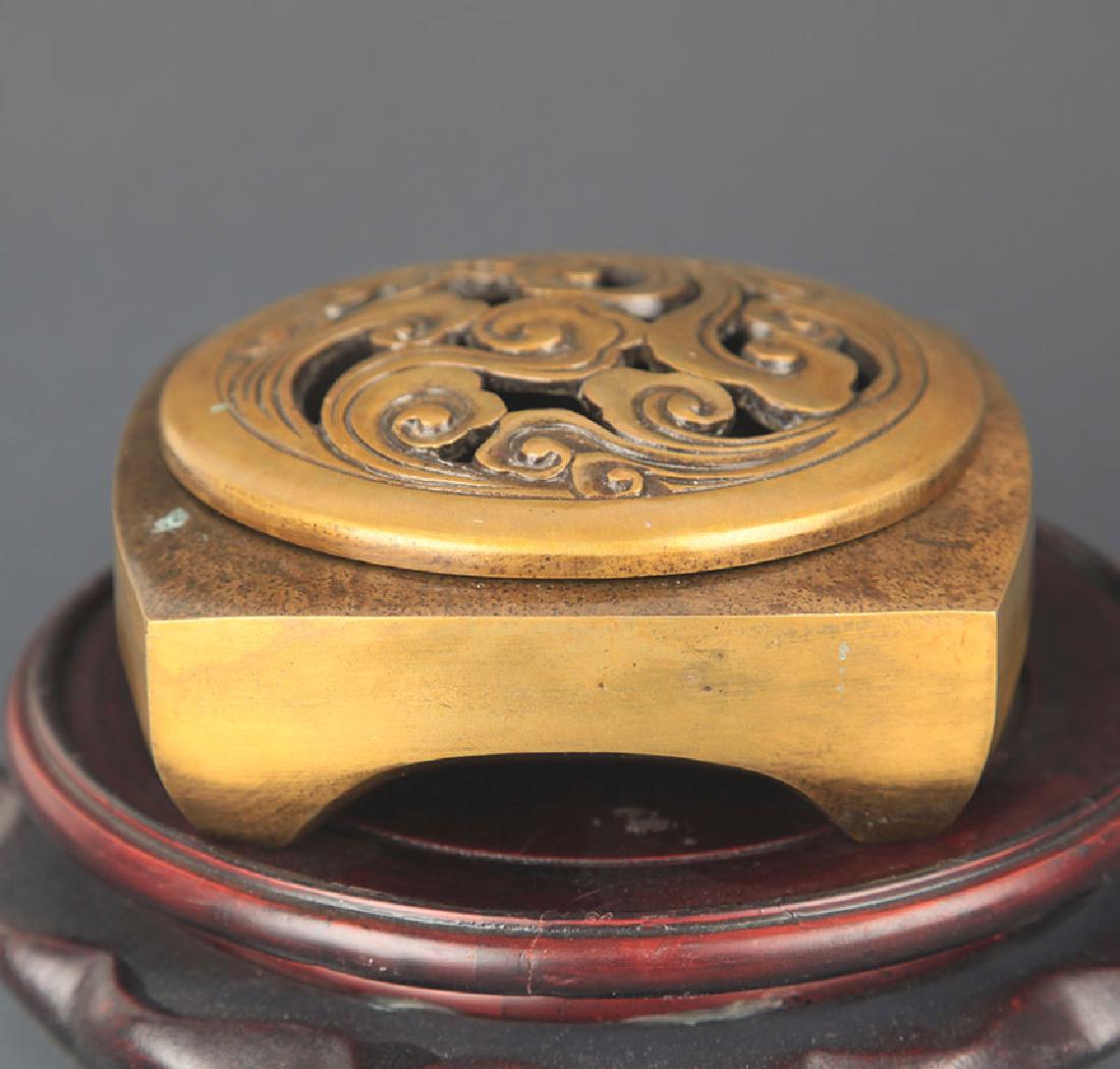 A FINE AUSPICIOUS CLOUDS CARVING BRONZE AROMATHERAPY (1 of 4)