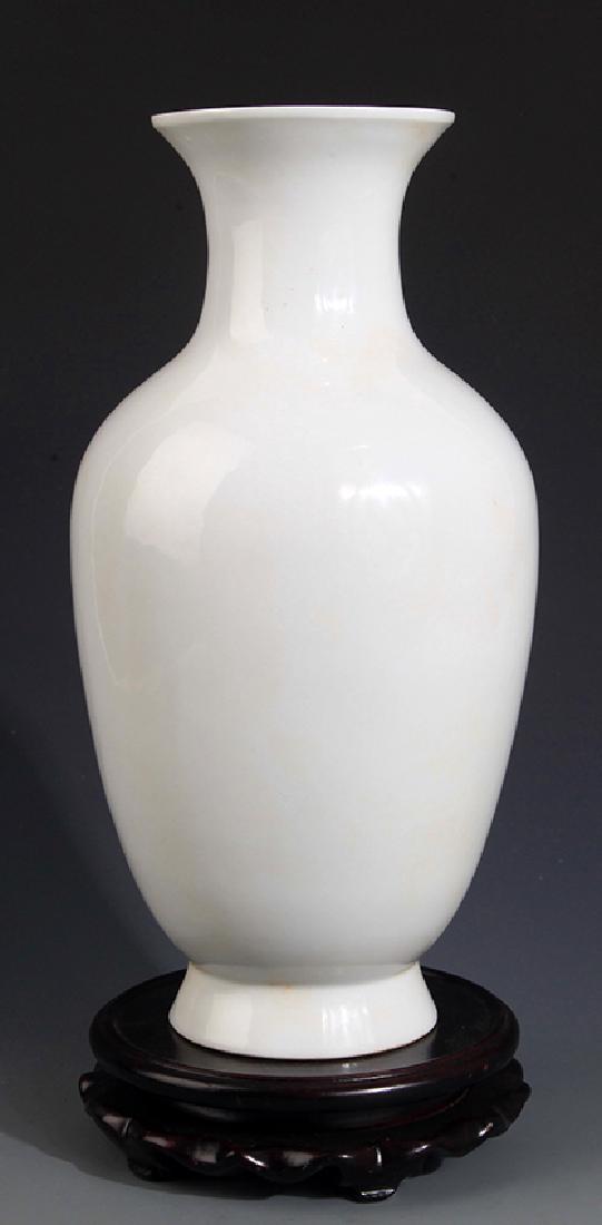 A WHITE COLOR GLAZED PORCELAIN "GUAN YIN" BOTTLE: Possible Ming Dynasty, High: 10.00 inch