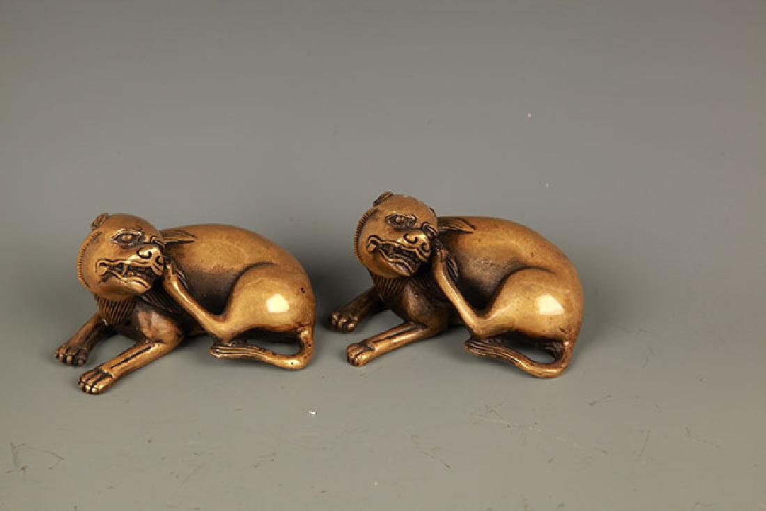 PAIR OF DOG FIGURE BRONZE PAPER WEIGHT (1 of 5)