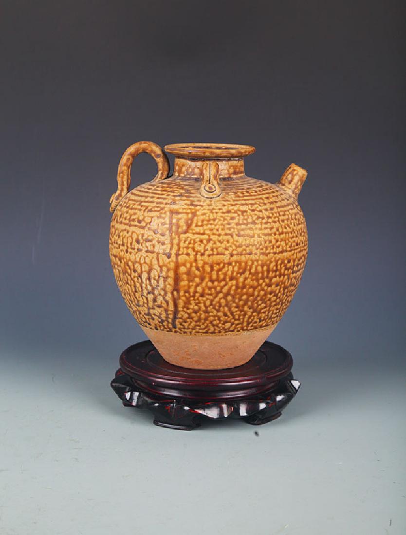 A YELLOW COLOR GLAZE POTTERY JAR (1 of 7)