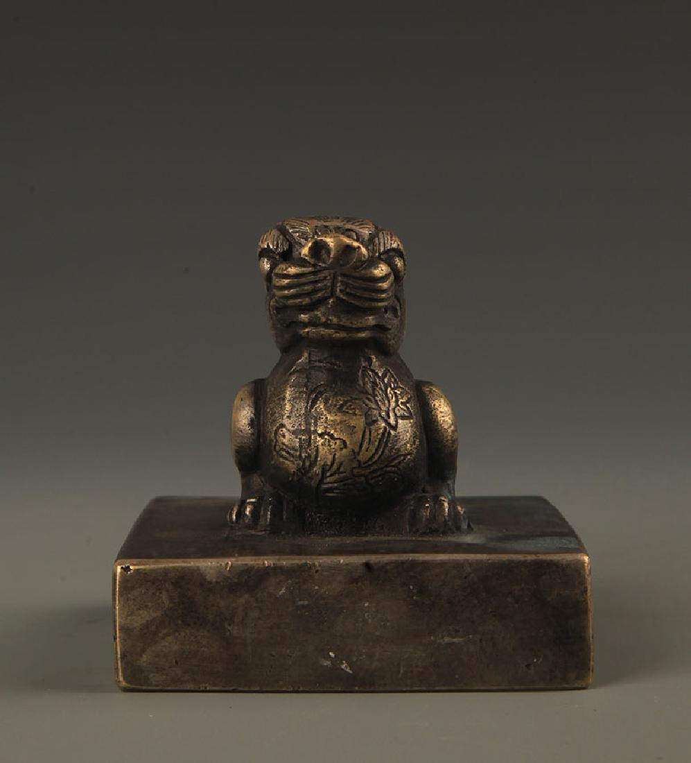A FINELY CARVED ANIMAL FIGURE BRONZE SEAL (1 of 5)