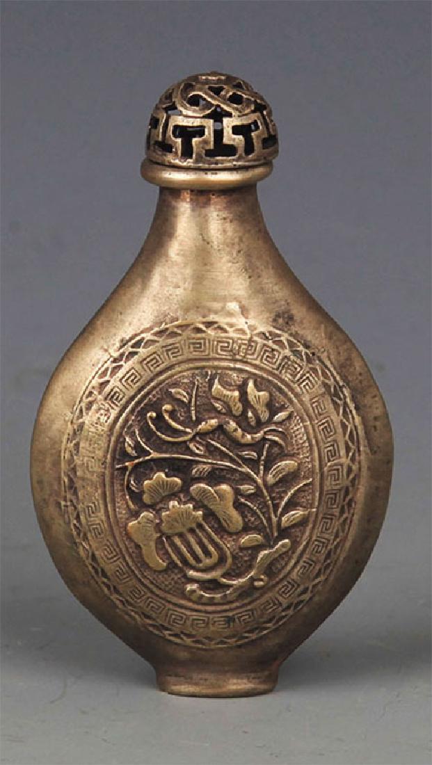 A FINE DRAGON CARVING SNUFF BOTTLE (1 of 3)