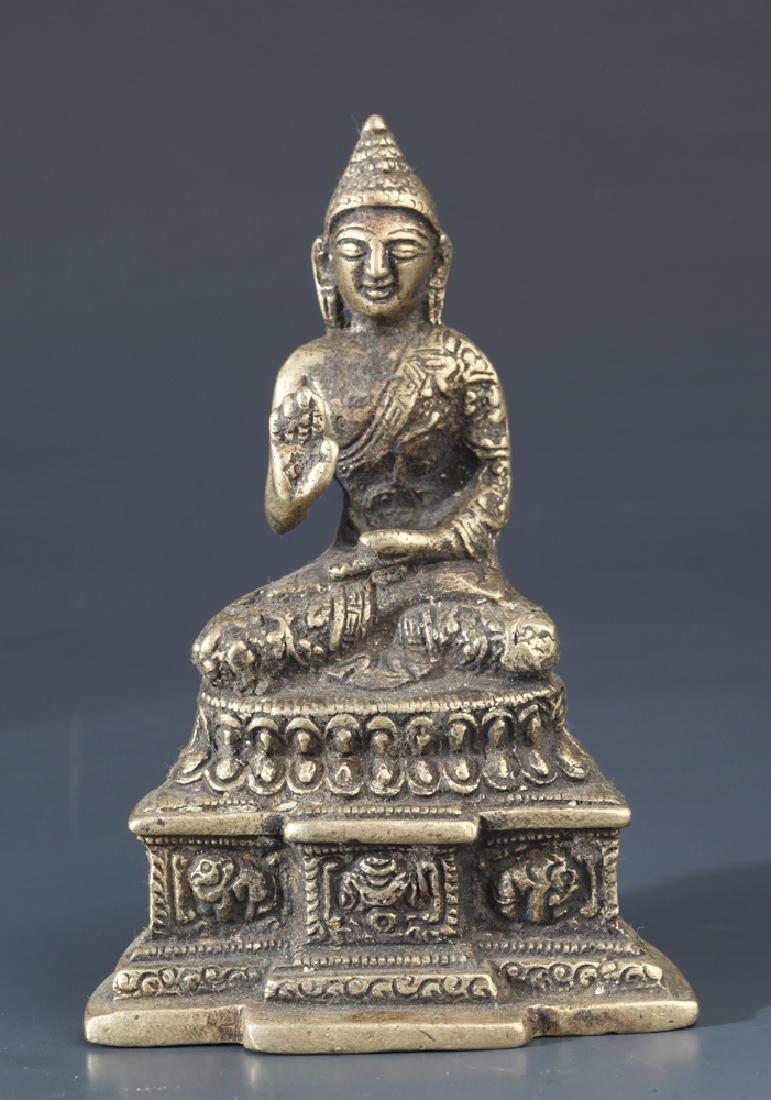 A BRONZE FIGURE OF TIBETAN AKSOBHYA BUDDHA: Ming Dynasty, High: 4.4 inch ; W3.0 inch