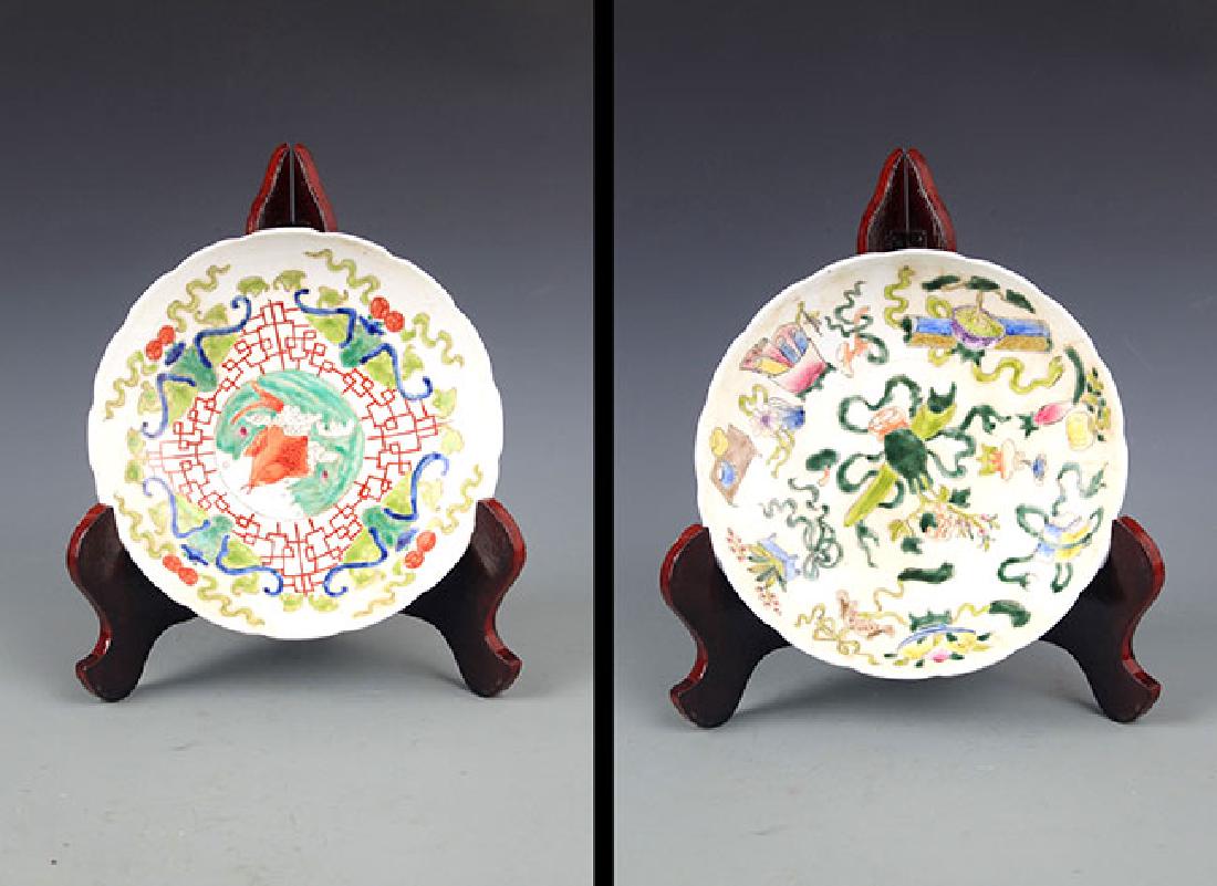 PAIR OF FAMILLE ROSE PORCELAIN PLATE (1 of 9)