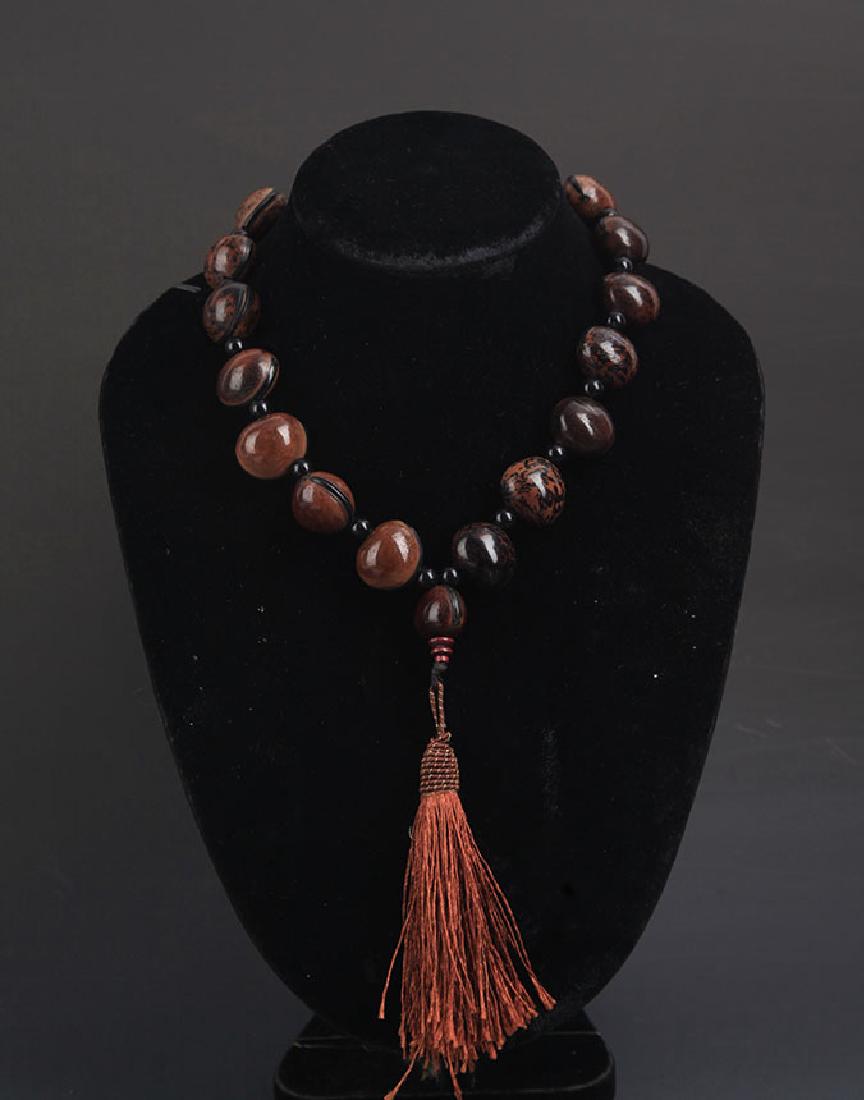 A FINE PU TI SEED PRAYER BEADS NECKLACE (1 of 5)