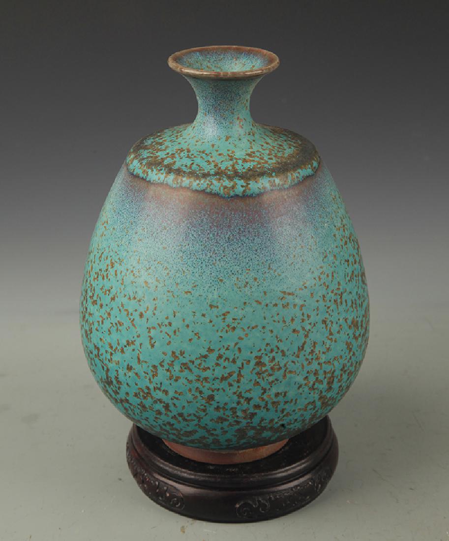 LU JUN KILN YU HU CHUN PORCELAIN VASE: Song Dynasty, High: 8.5 inch; Diameter: 2.25 inch