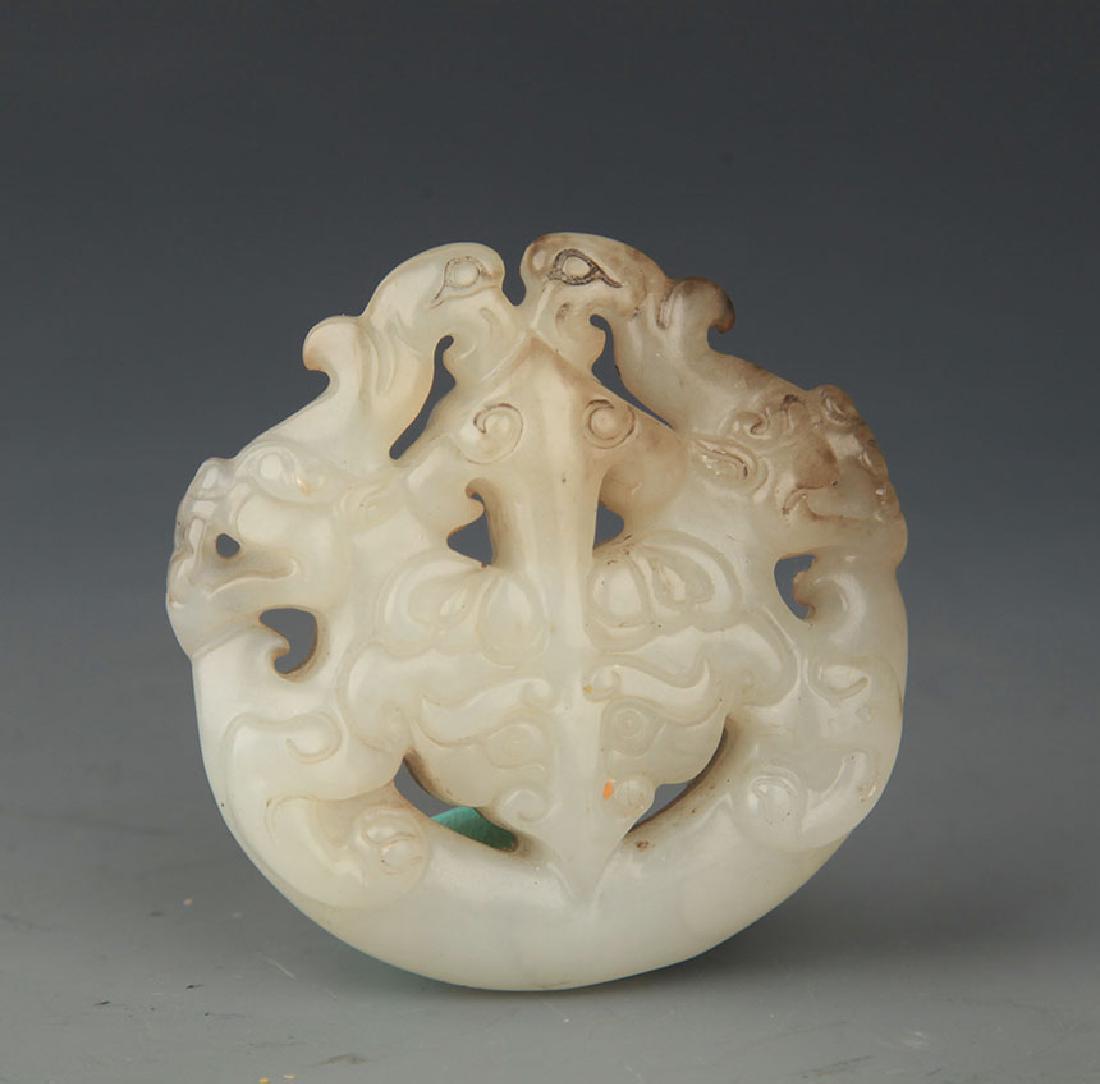 A FINE ROUND DOUBLE DRAGON PENDANT: Ming Dynasty, Diameter: 2.0 inch;
